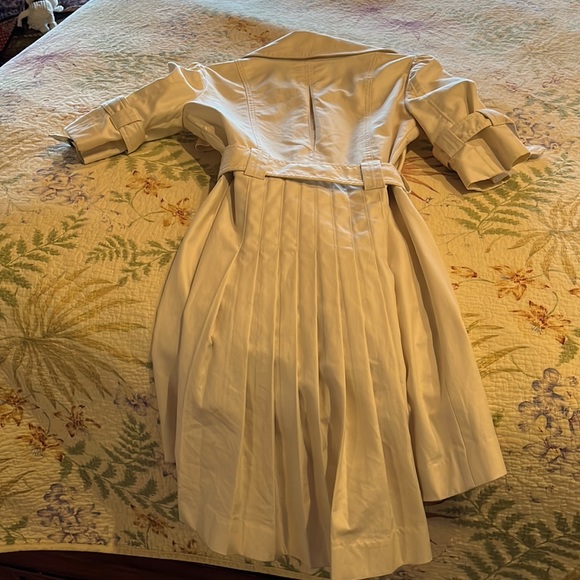 Fabulous Oat colored Ya-Ya Trench Coat size Petite - Picture 7 of 10